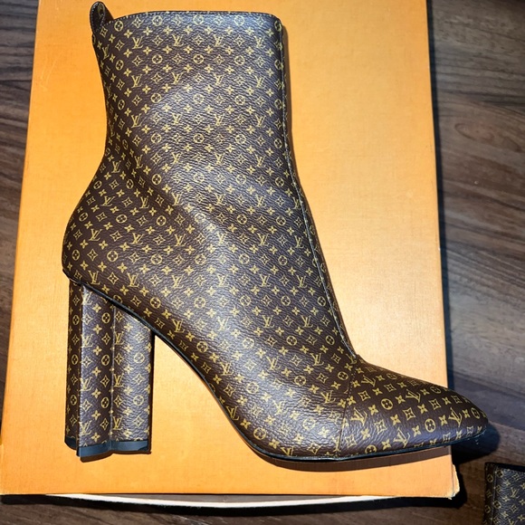 Louis Vuitton booties - Picture 2 of 11